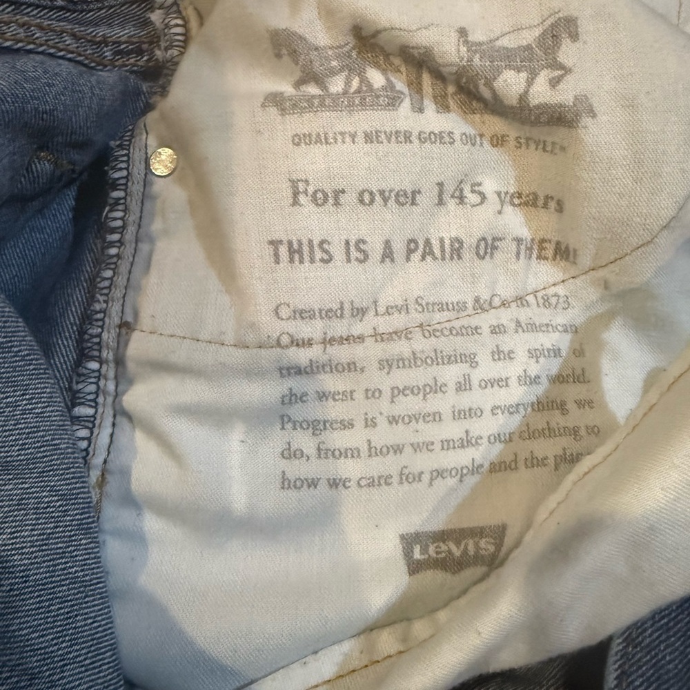 Levi's Classic Straight Blue Jeans. Size 42x30 - Picture 4 of 6